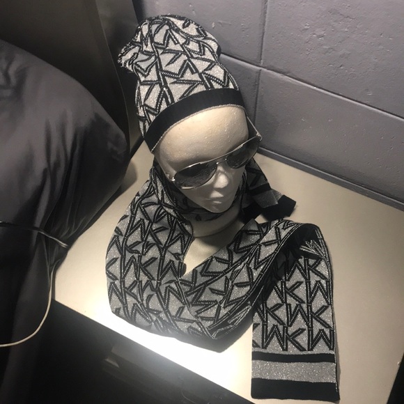 Signature MK Scarf & Beanie Set, Black/Grey, Fall. - Picture 6 of 6